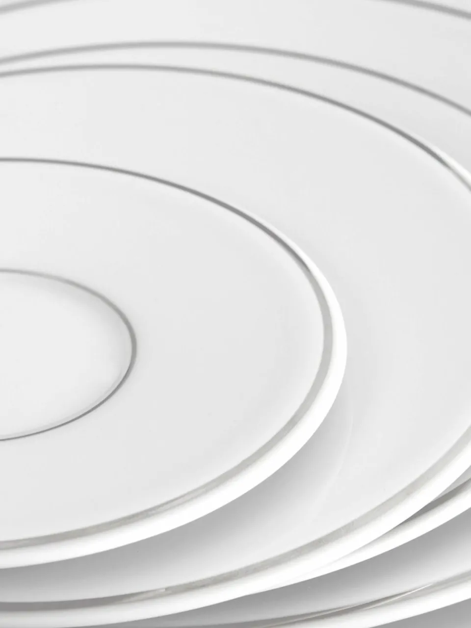 Handgemaakte dinerborden Vitruv van porselein met handbeschilderde platina rand, 2 stuks^Meissen Clearance