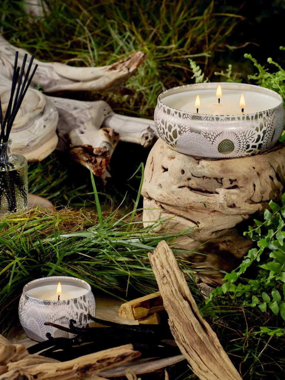 Handgemaakte geurkaars Japonica Collection (santal, bourbon vanille & oud)^Voluspa Online