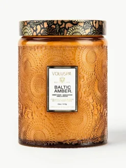 Handgemaakte geurkaars Japonica Collection (amberhars, sandelhout, cederhout & vanille orchidee)^Voluspa Online