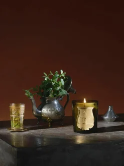 Handgemaakte geurkaars Tuileries (witte bloemen & rozen)^Trudon Outlet