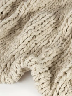 Handgemaakte grof gebreide deken Adyna^Westwing Collection Sale