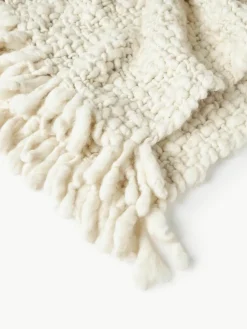 Handgemaakte grofgebreide wollen deken Belen met franjes^Westwing Collection Discount