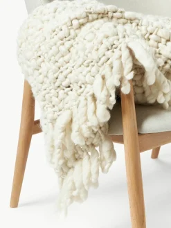 Handgemaakte grofgebreide wollen deken Belen met franjes^Westwing Collection Discount