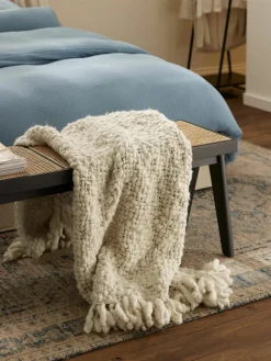 Handgemaakte grofgebreide wollen deken Belen met franjes^Westwing Collection Discount