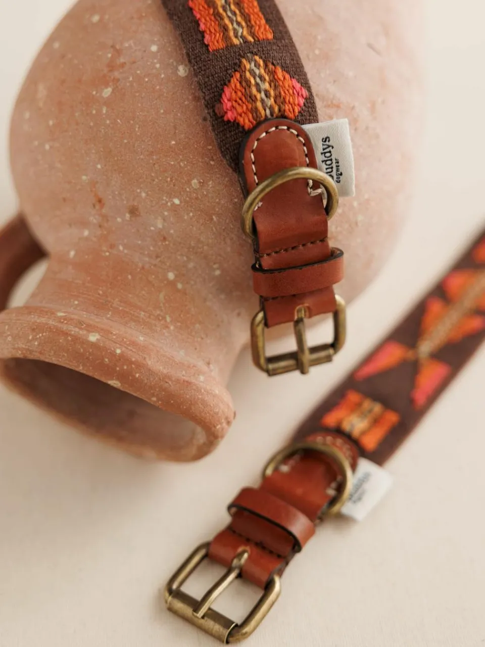 Handgemaakte huisdierhalsband Etna, in verschillende formaten^Buddys Dogwear Outlet