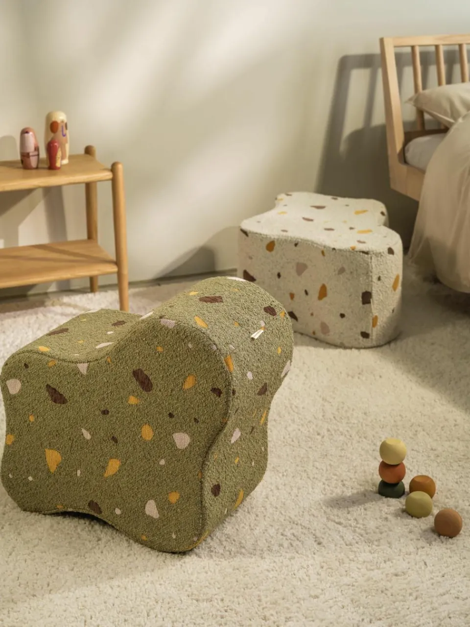 Handgemaakte kinderpoef Cloud van bouclé^Wigiwama Fashion