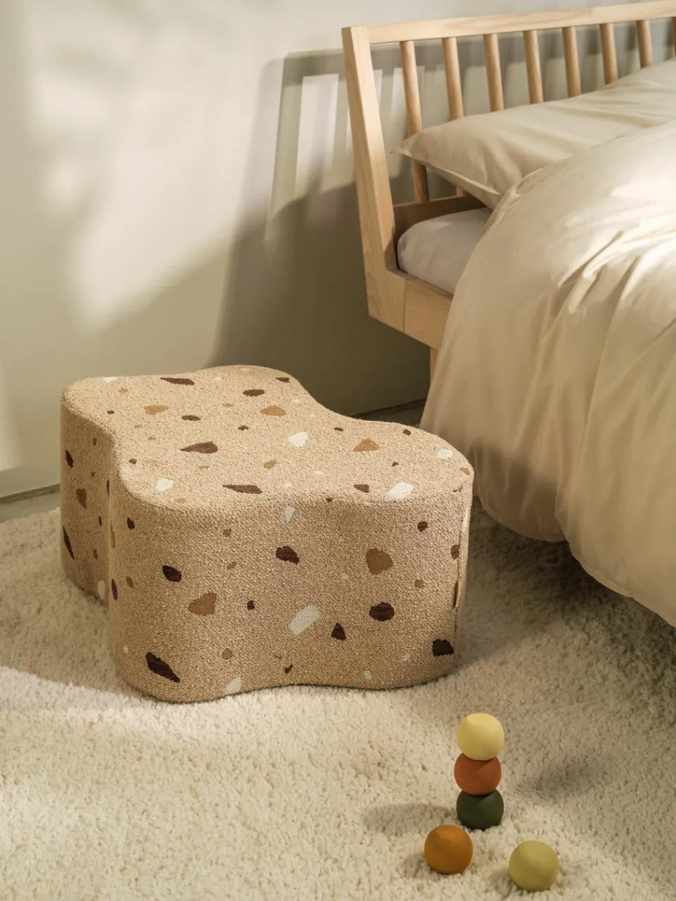 Handgemaakte kinderpoef Cloud van bouclé^Wigiwama Discount