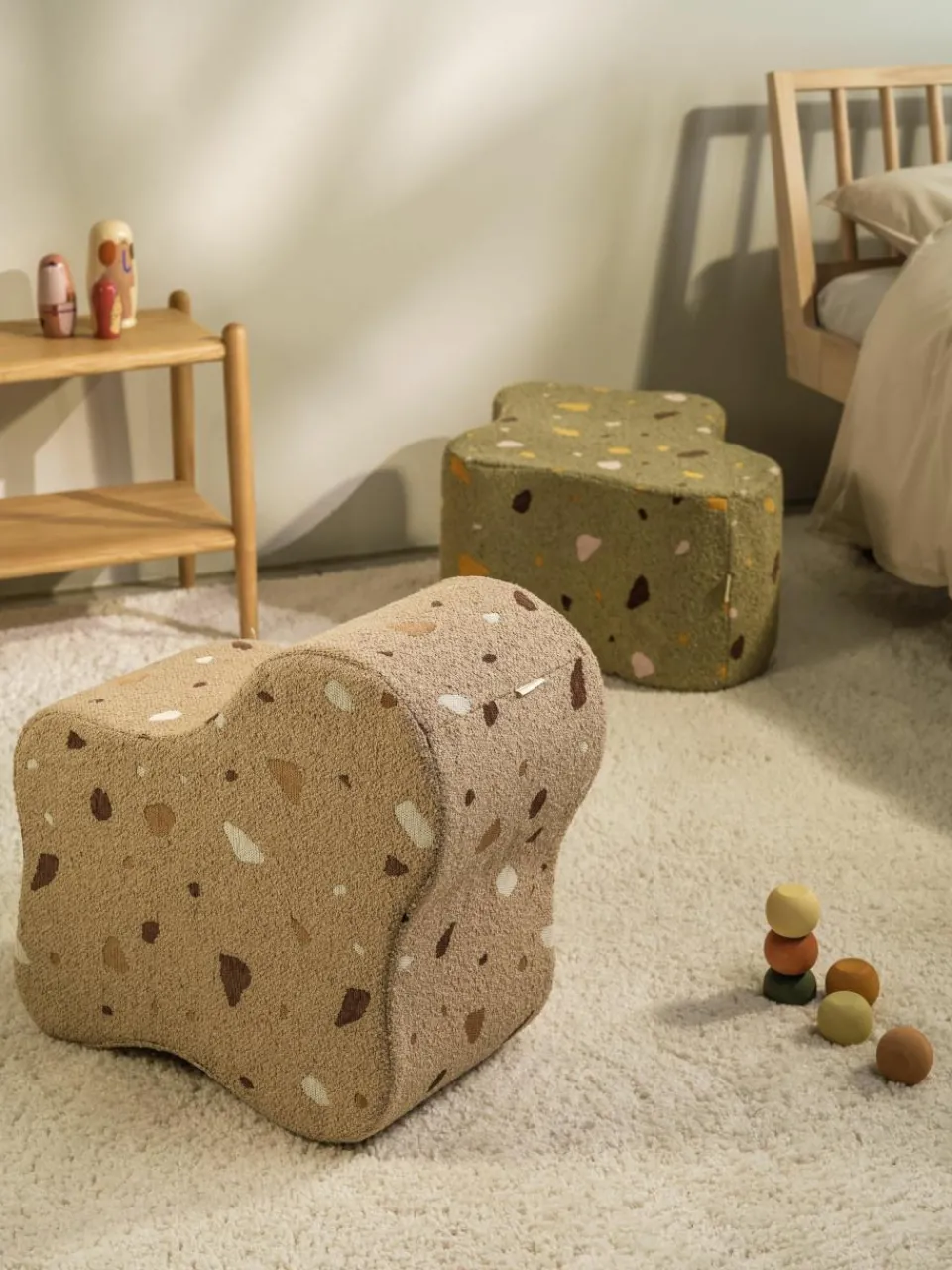 Handgemaakte kinderpoef Cloud van bouclé^Wigiwama Discount