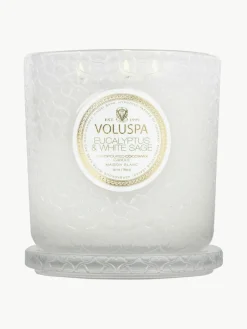 Handgemaakte 3-lonts geurkaars Maison Blanc (eucalyptus, kardemom, saliekleurig & hinoki-schors)^Voluspa Online