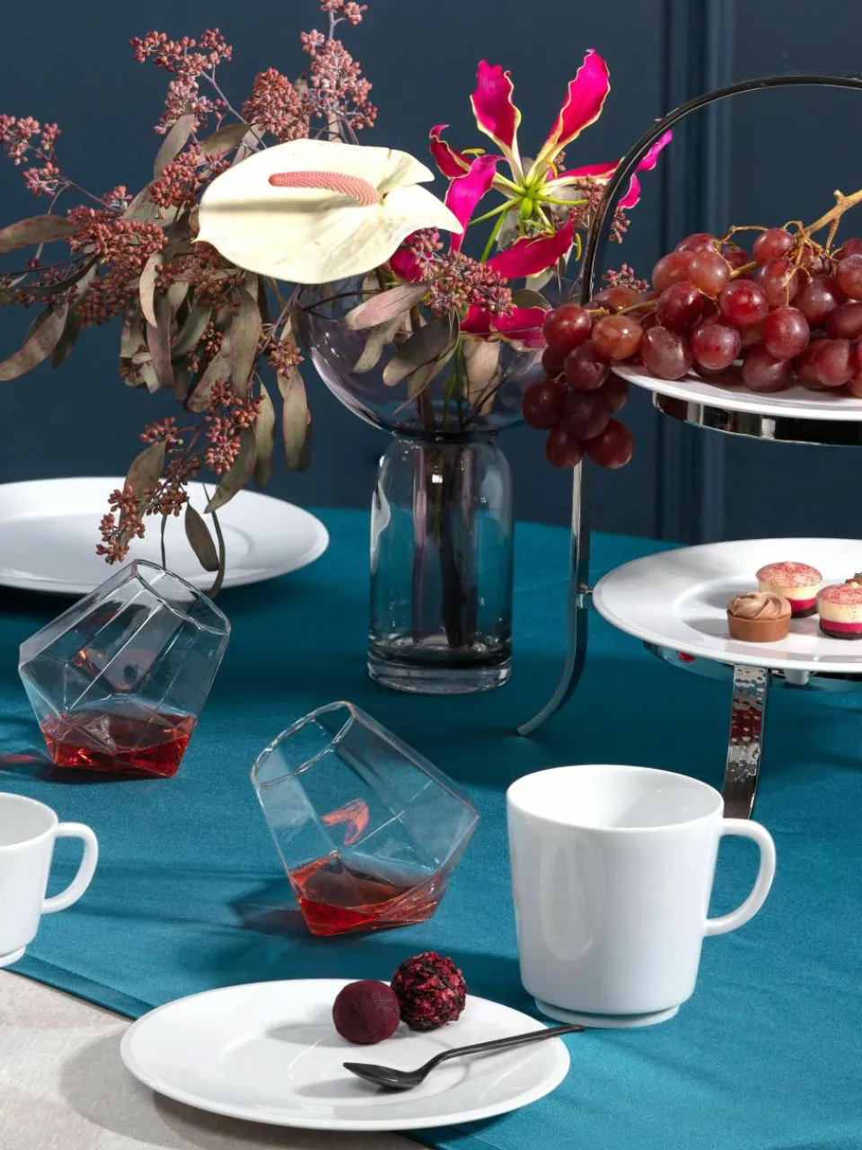 Handgemaakte mokken Vitruv van porselein, 2 stuks^Meissen New