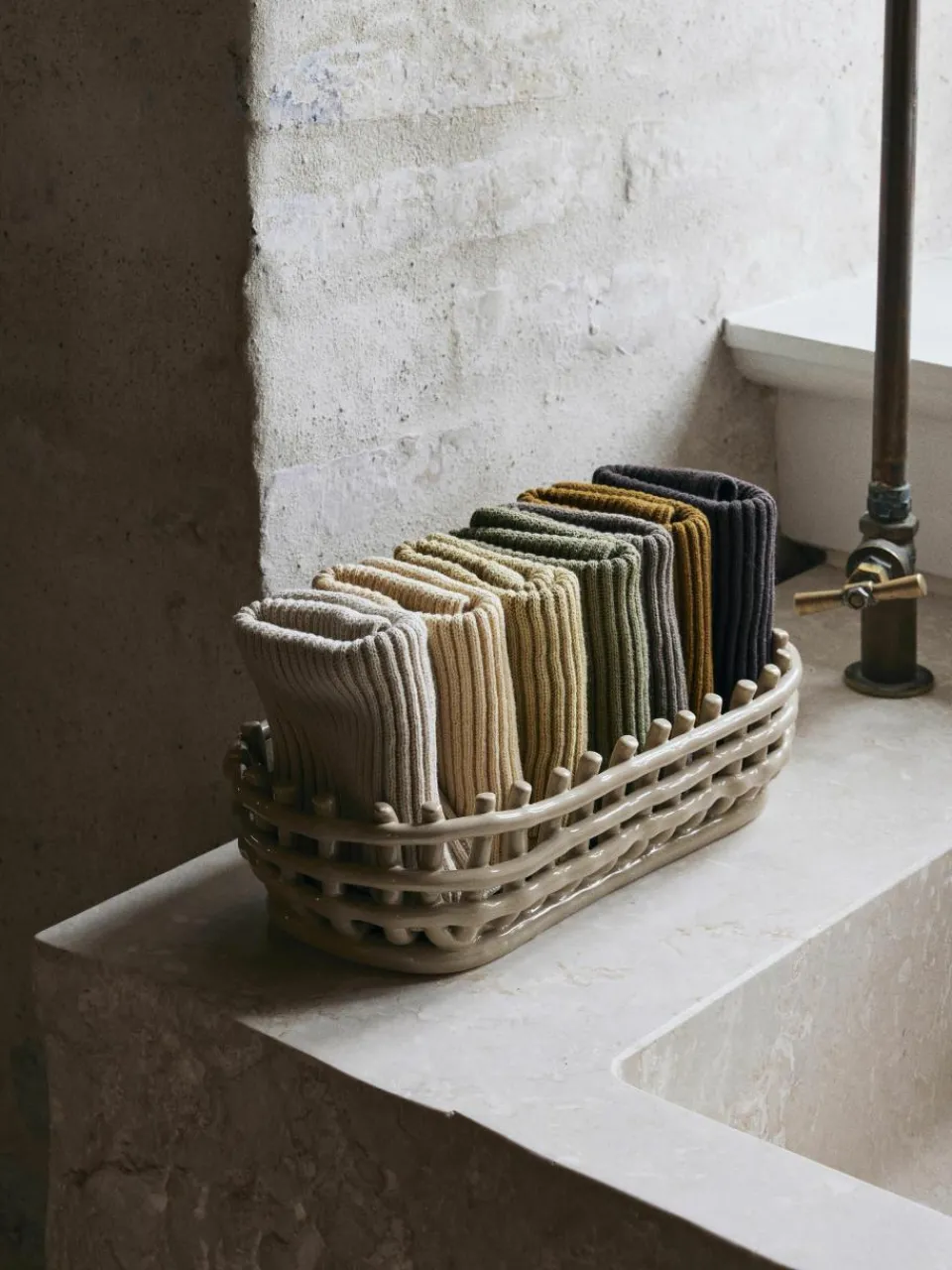 Handgemaakte opbergmand Nalan van keramiek^ferm LIVING Hot