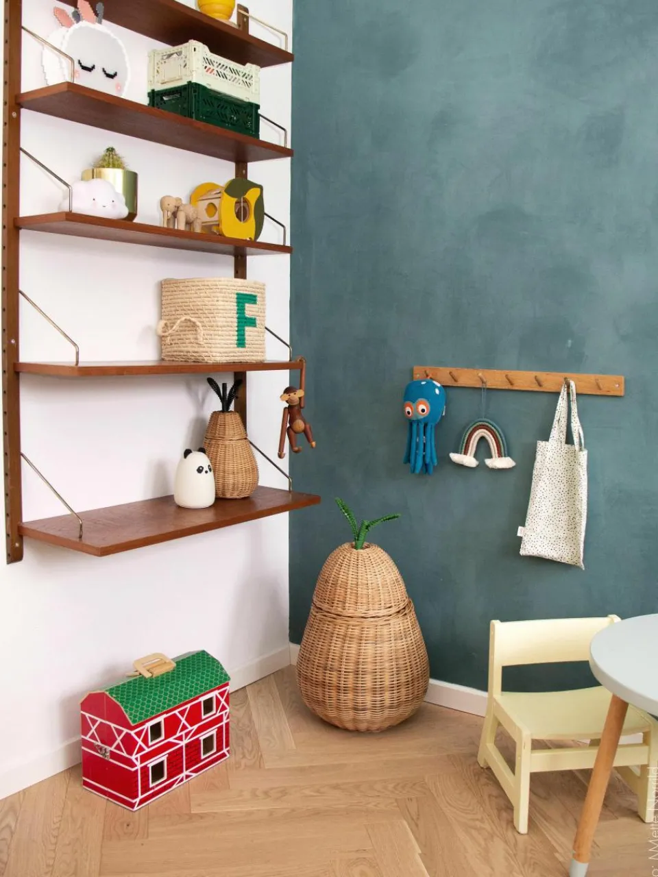Handgemaakte opbergmand Pear van rotan^ferm LIVING Kids New