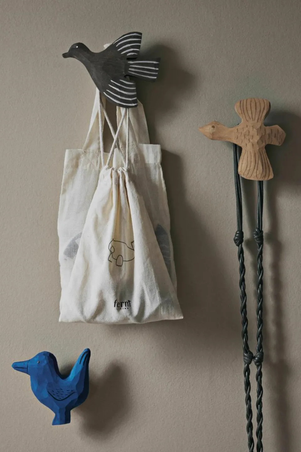 Handgemaakte wandhaak Lola Bird van espenhout^ferm LIVING Kids New