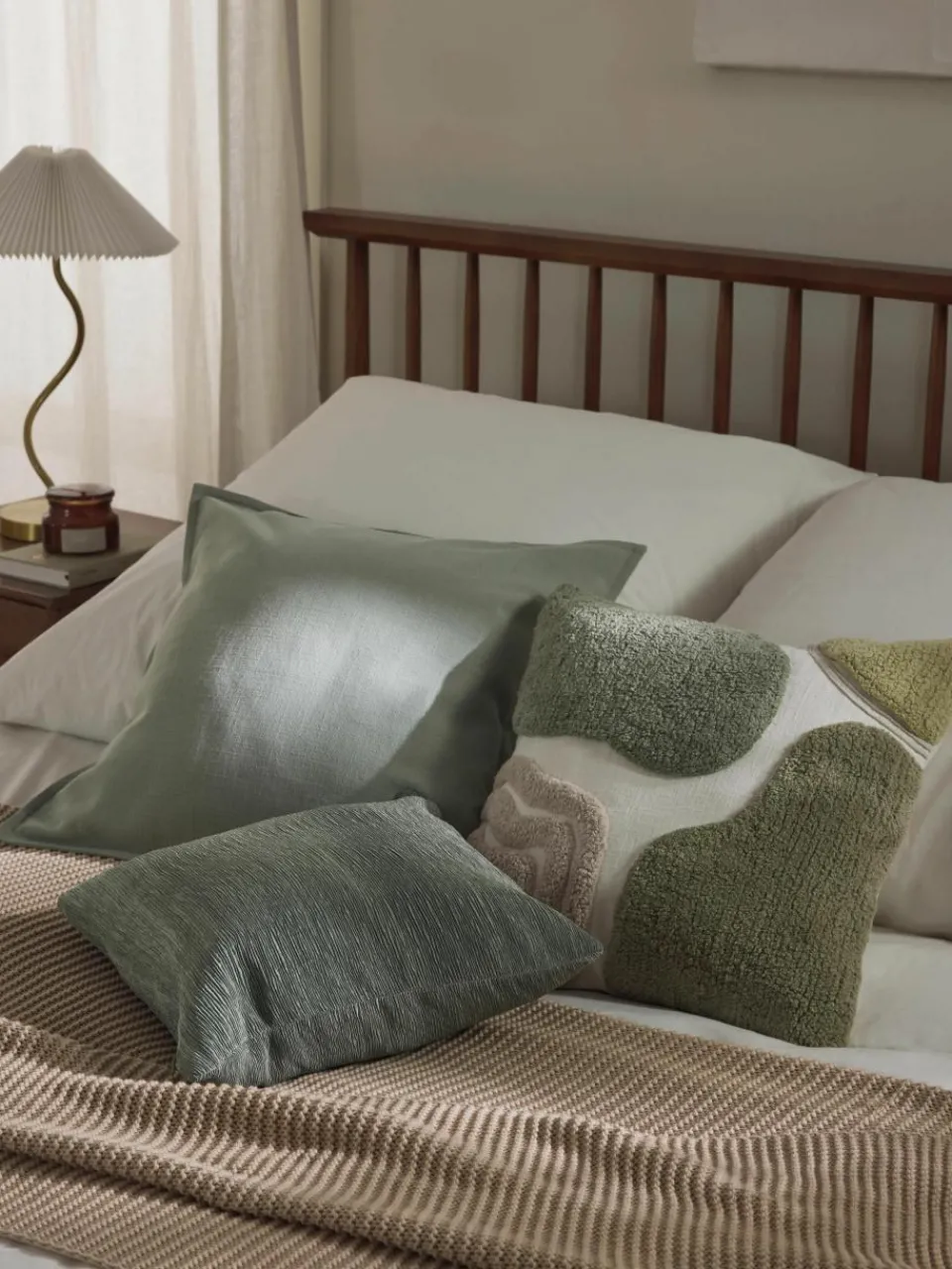 Handgetufte kussenhoes Coraline met decoraties^Westwing Collection Hot