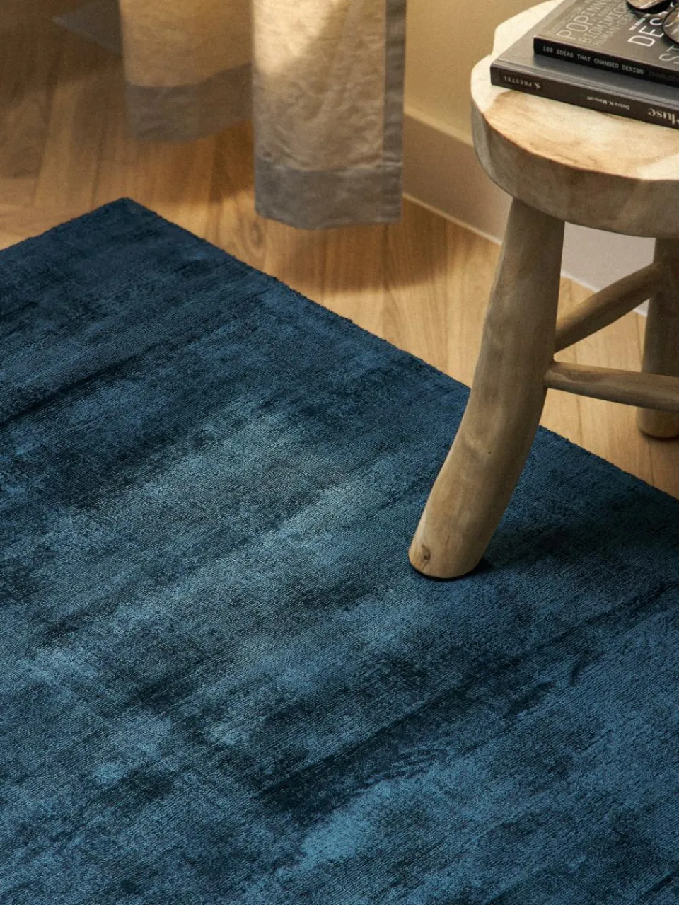 Handgeweven viscose vloerkleed Jane^Westwing Collection New
