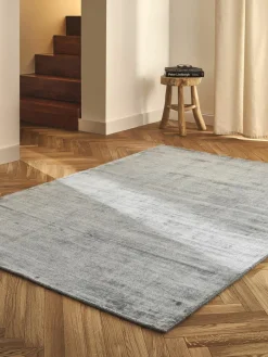 Handgeweven viscose vloerkleed Jane^Westwing Collection Hot