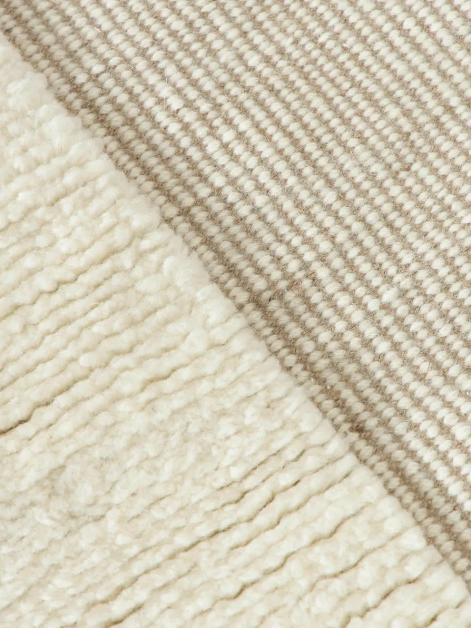 Handgeweven vloerkleed Laine met hoog-laag patroon en franjes^Westwing Collection Online