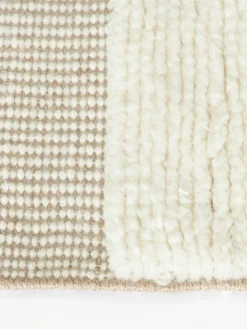 Handgeweven vloerkleed Laine met hoog-laag patroon en franjes^Westwing Collection Online
