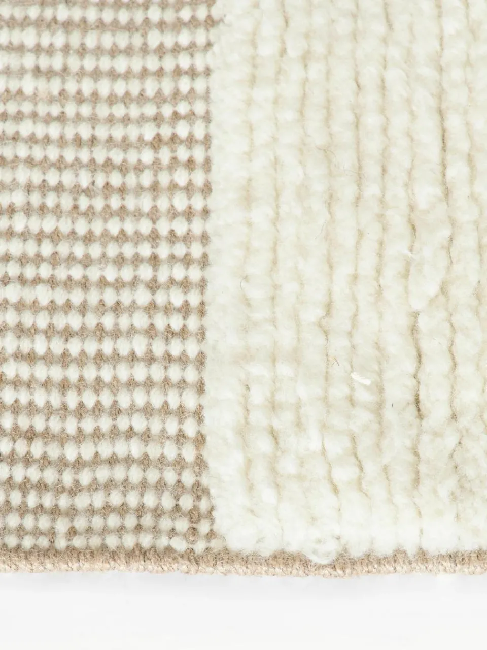 Handgeweven vloerkleed Laine met hoog-laag patroon en franjes^Westwing Collection Online