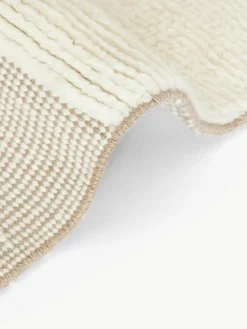 Handgeweven vloerkleed Laine met hoog-laag patroon en franjes^Westwing Collection Online