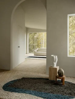 Handgeweven wollen vloerkleed Monolith^Nordic Knots Discount