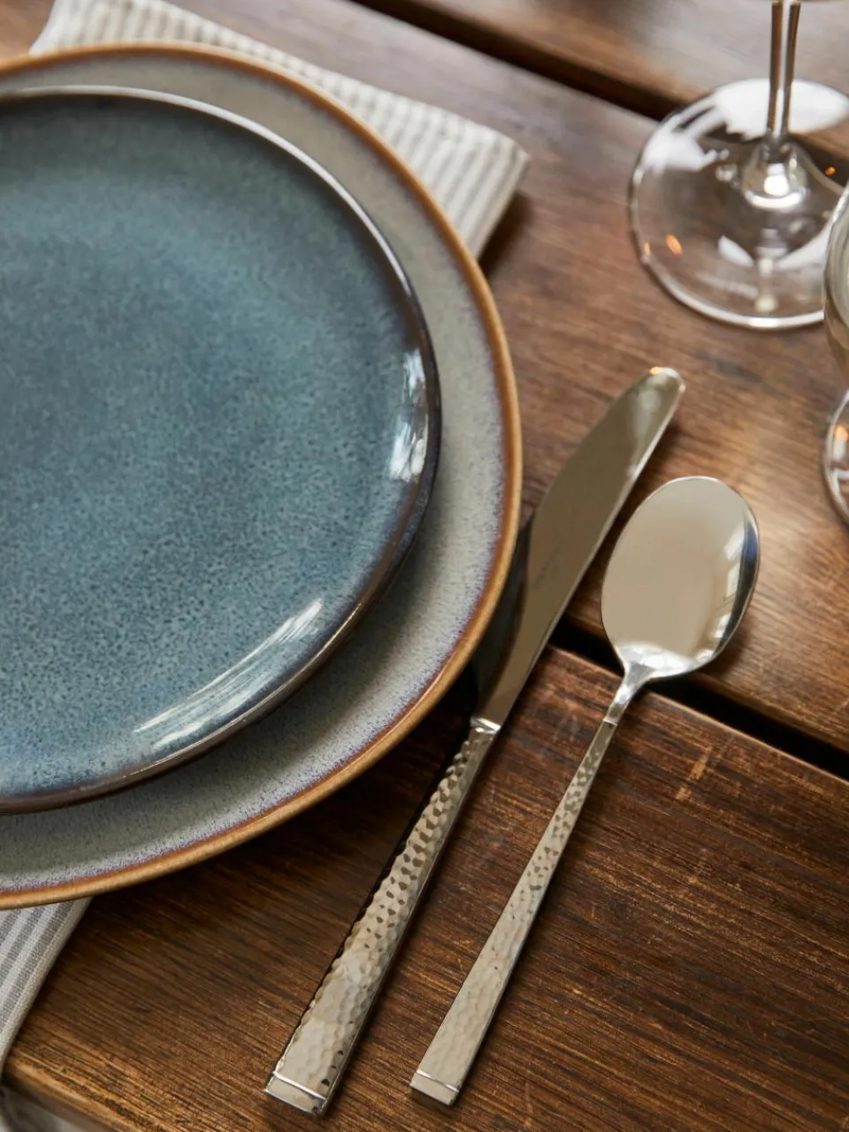 Hoogglans gepolijste bestekset Blacksmith met gehamerde handgrepen, 6 personen (30-delig)^Villeroy & Boch Hot