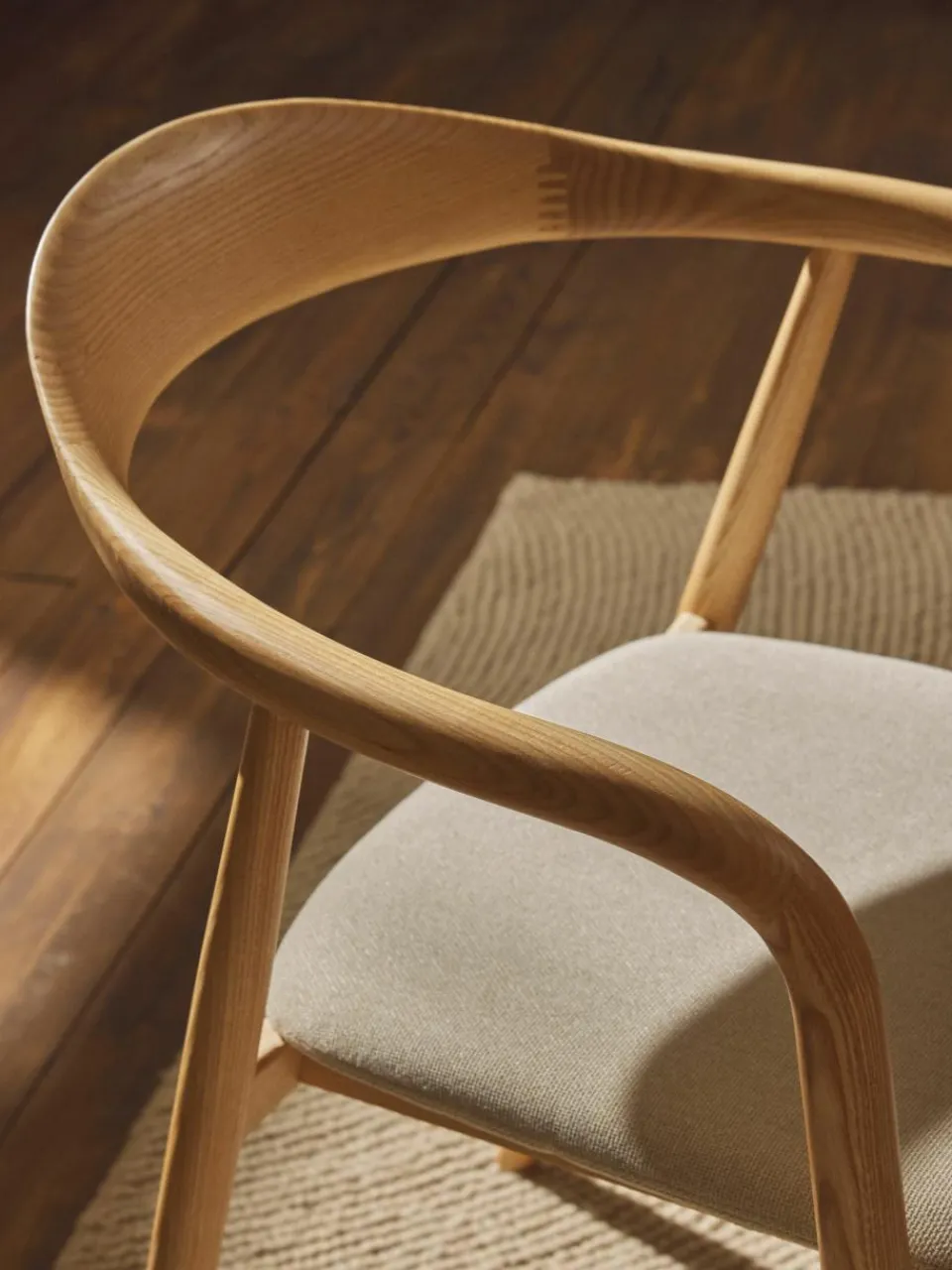 Houten armstoel Angelina met zitkussen^Westwing Collection Fashion