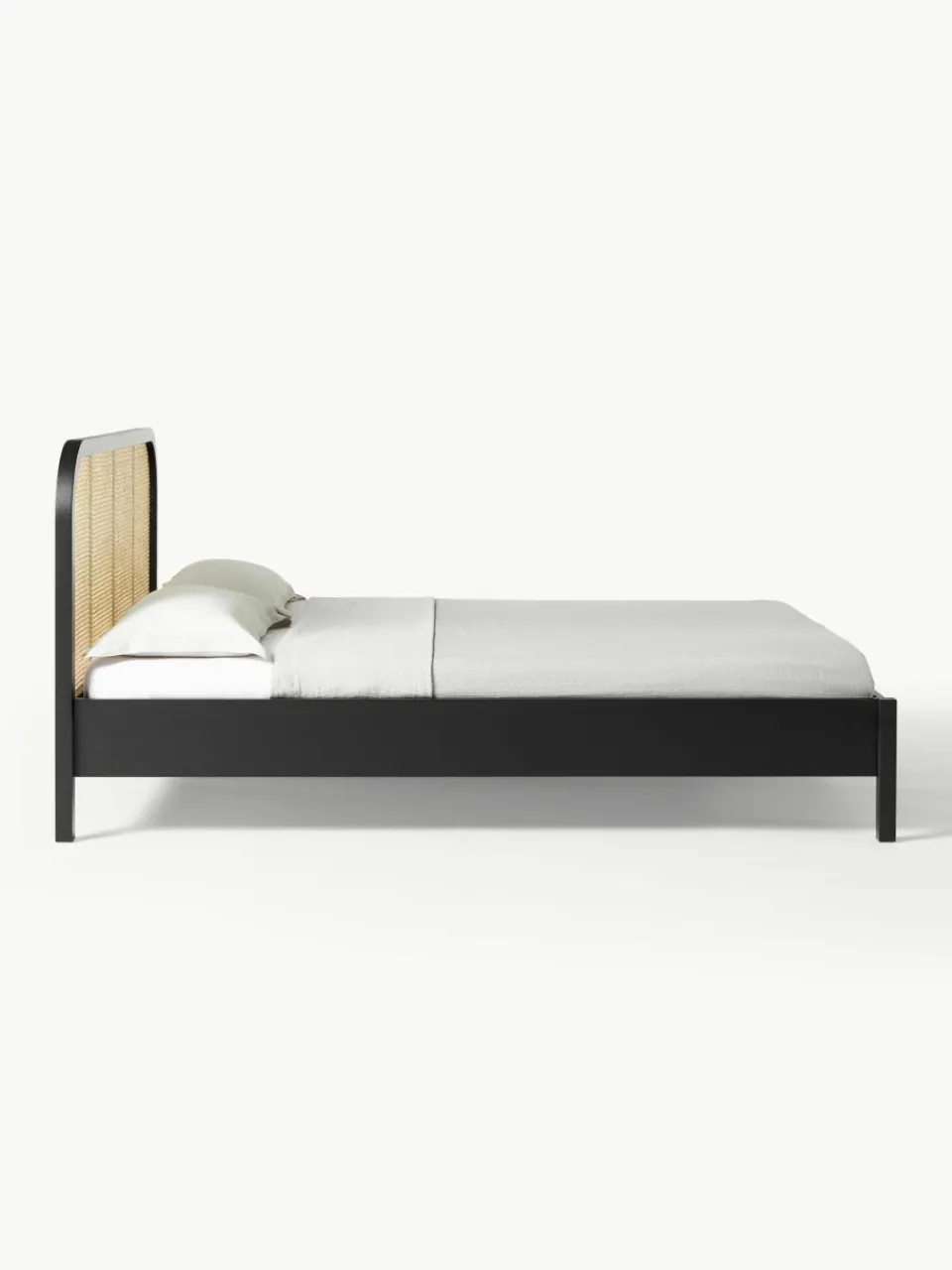 Houten bed Jones met hoofdeinde van Weens vlechtwerk^Westwing Collection Best