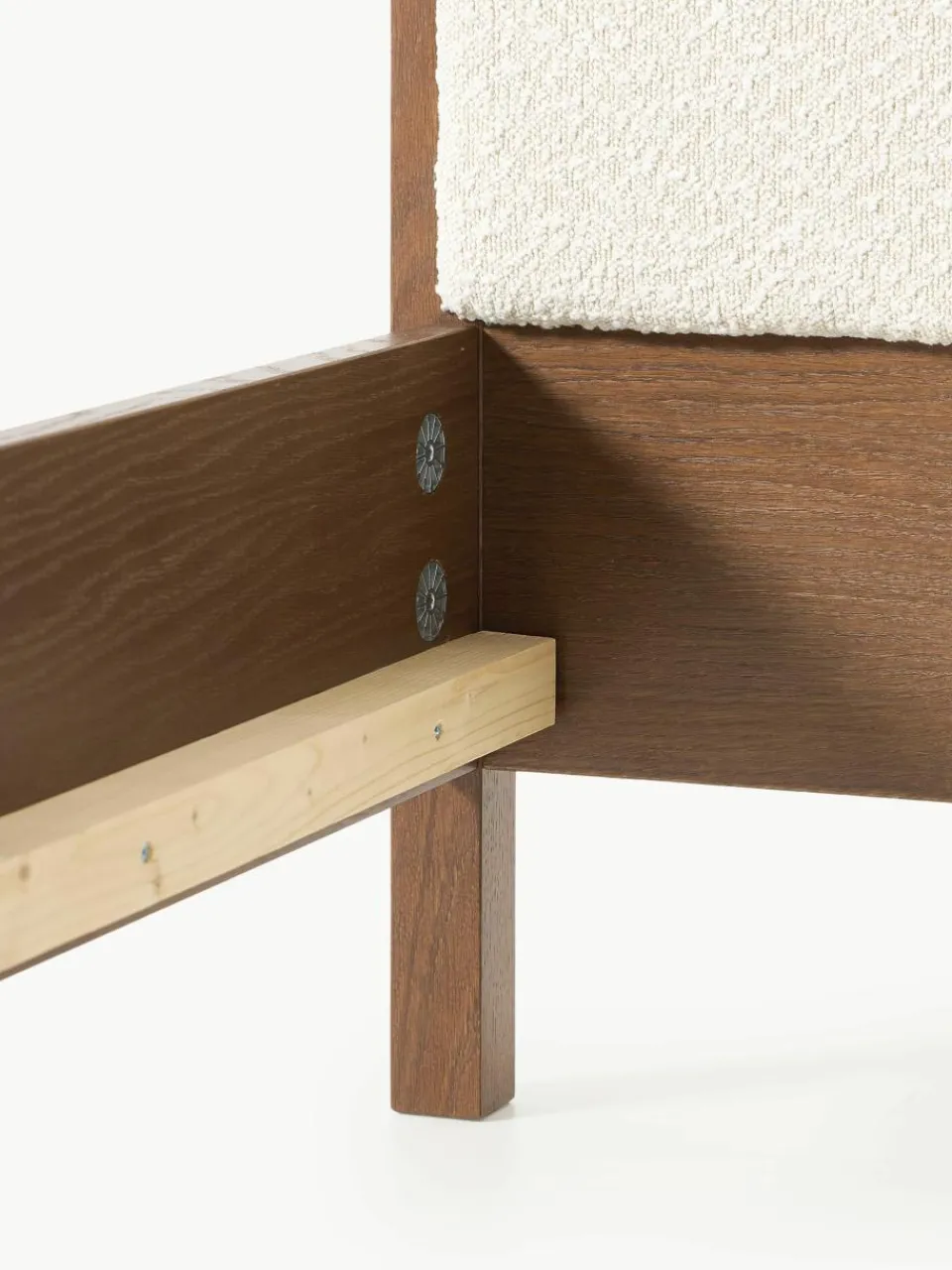 Houten bed Jones met hoofdeinde van bouclé^Westwing Collection Clearance