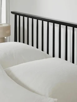 Houten bed Windsor met hoofdeinde van grenenhout^Westwing Collection Discount