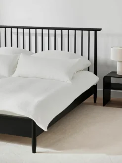 Houten bed Windsor met hoofdeinde van grenenhout^Westwing Collection Discount