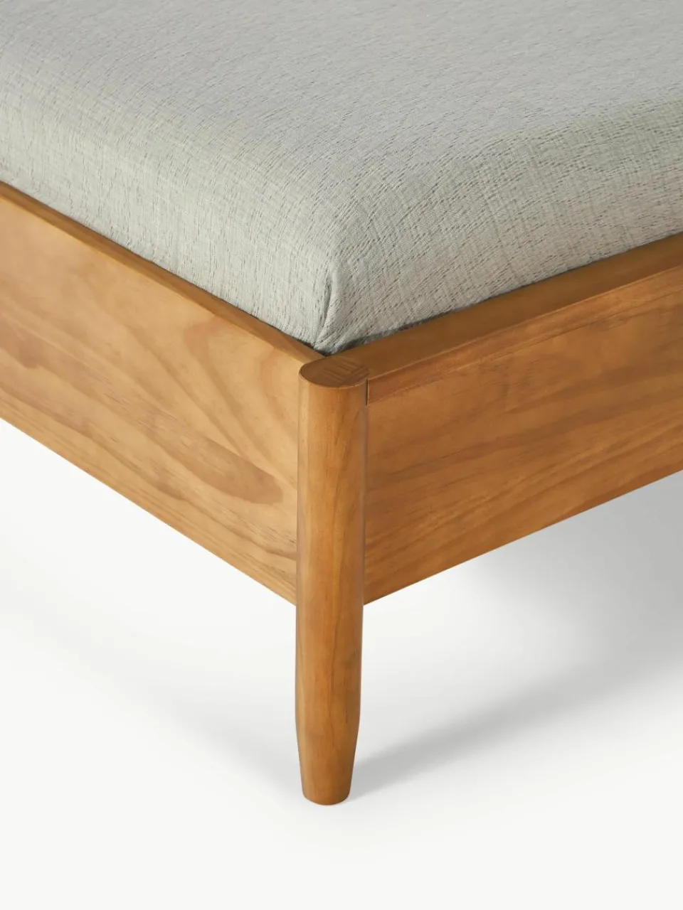 Houten bed Windsor met hoofdeinde van grenenhout^Westwing Collection Clearance