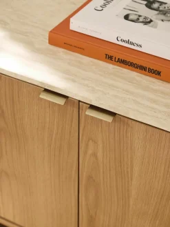 Houten dressoir Zumi met afgeronde hoeken en travertijn blad^Westwing Collection Discount