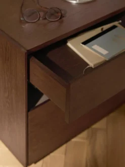 Houten nachtkastje Larsen^Westwing Collection Best