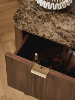 Houten nachtkastje Zumi met marmeren blad^Westwing Collection Outlet