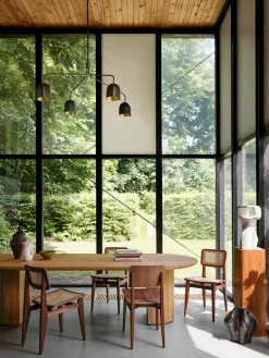 Houten stoel C-Chair van walnoothout met Weens vlechtwerk^GUBI Online