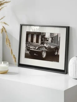 Ingelijste print Steve McQueen in zijn Jaguar^Any Image Clearance