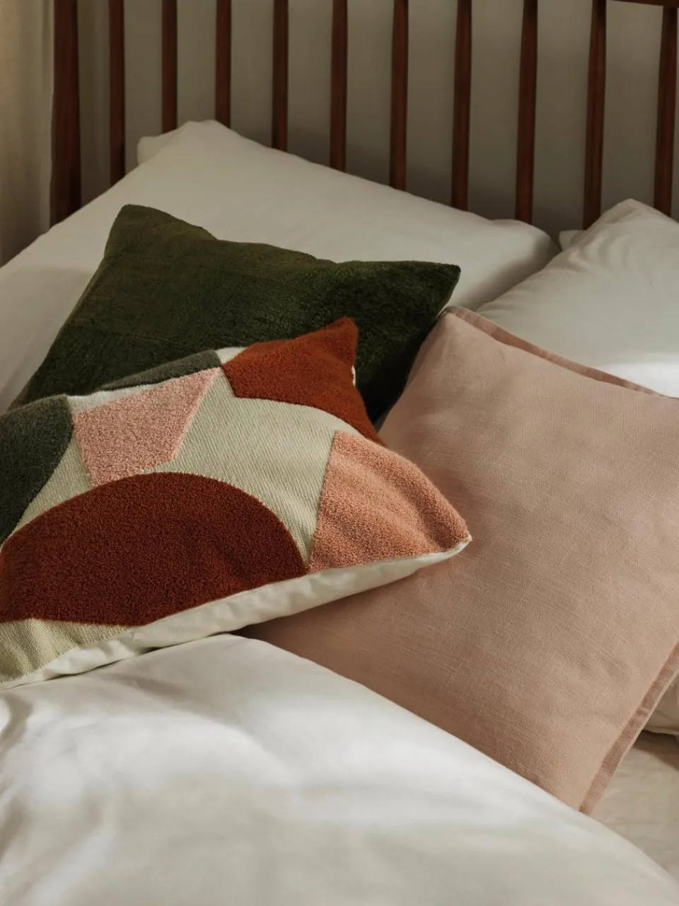 Katoenen kussenhoes Nomi met abstracte decoratie^Westwing Collection Online