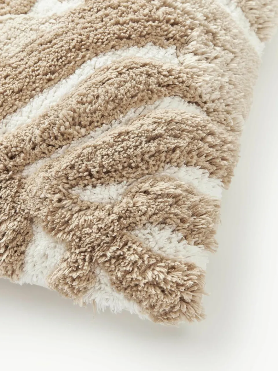 Katoenen kussenhoes Sela met getuft plantenmotief^Westwing Collection Sale