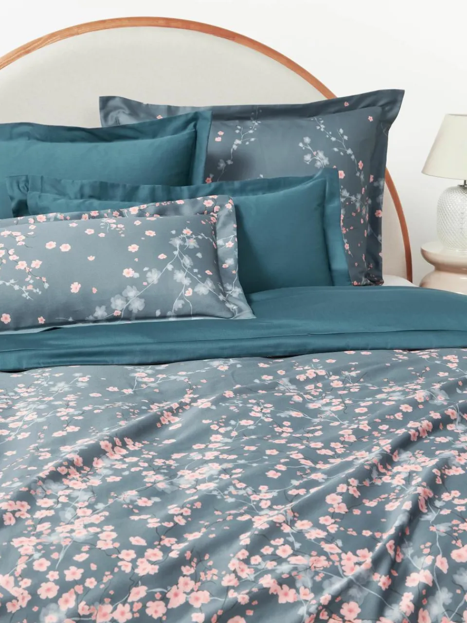 Katoensatijnen dekbedovertrek Sakura met bloemenprint^Westwing Collection Clearance