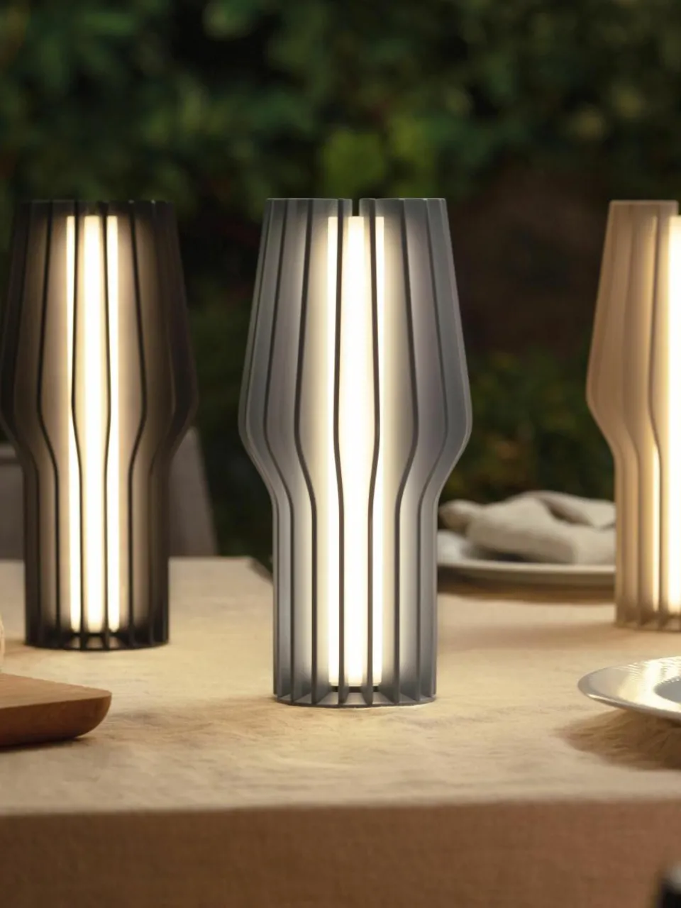Kleine mobiele LED tafellamp Radiant, dimbaar^Eva Solo Best
