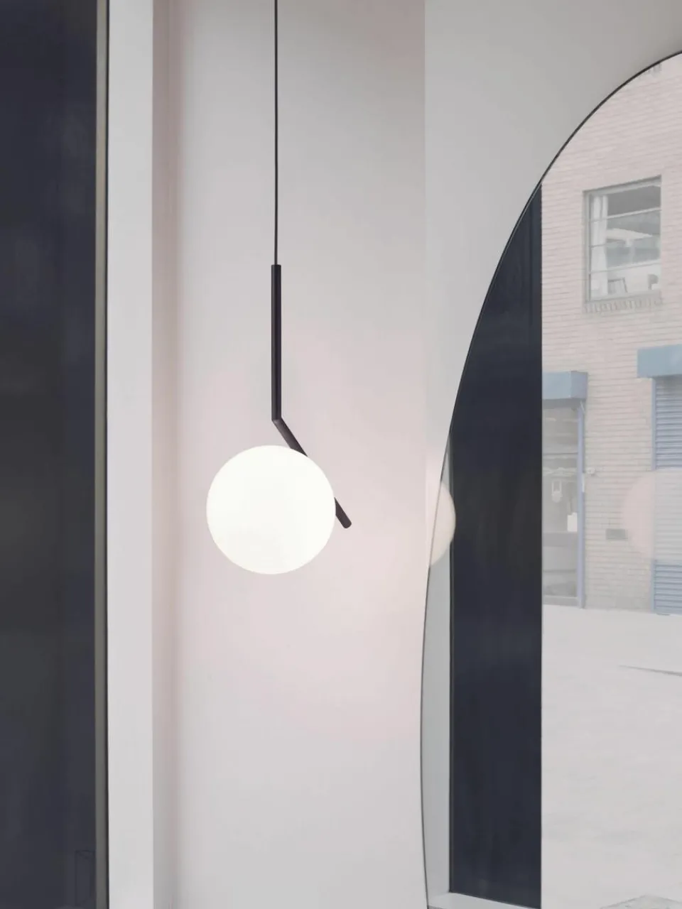 Kleine mondgeblazen hanglamp IC Lights, H 47 cm^Flos New