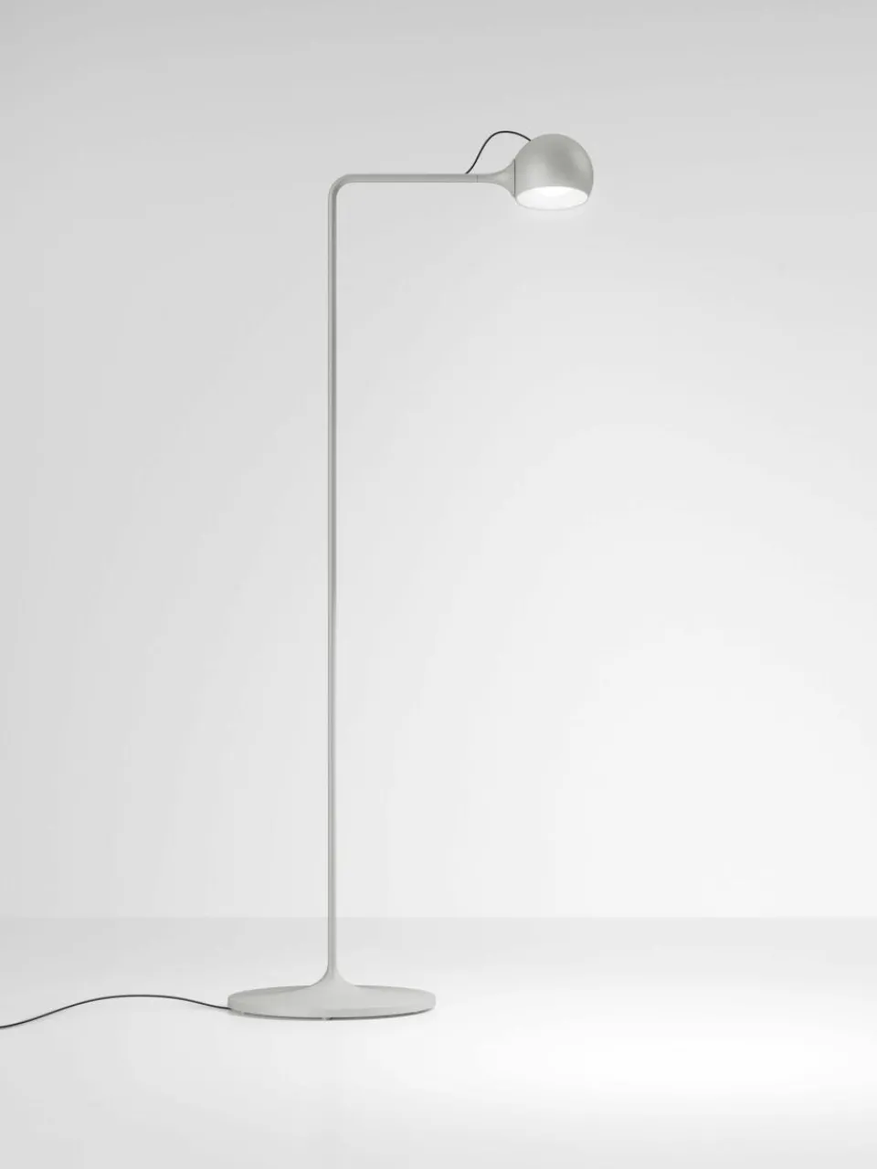 Kleine verstelbare LED leeslamp Ixa, dimbaar^Artemide Best