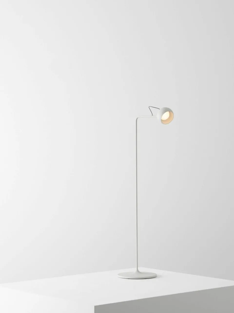 Kleine verstelbare LED leeslamp Ixa, dimbaar^Artemide Best