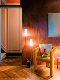 Kleine vloerlamp Curve met marmeren voet^Houseof New