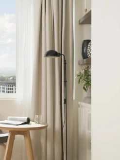 Kleine vloerlamp Funiculí met verstelbare lampenkap^Marset Discount
