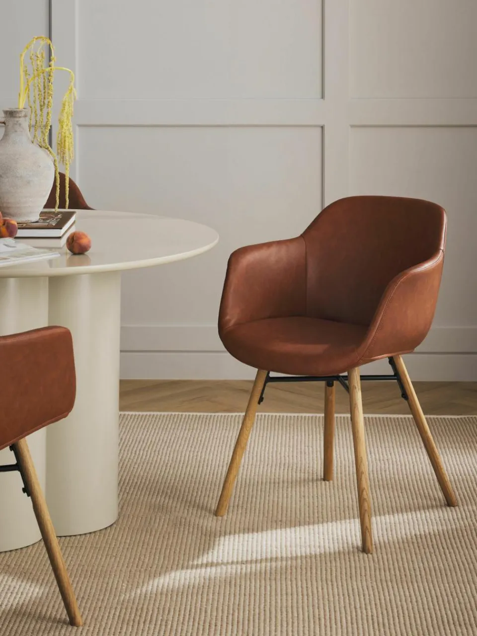Kunstleren fauteuil Fiji met smalle zitvlak^Westwing Collection Best