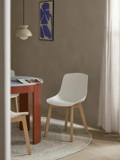 Kunststoffen stoelen Dave met houten poten, 2 stuks^Westwing Collection Clearance