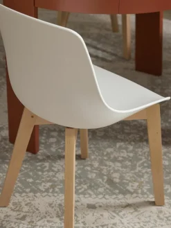 Kunststoffen stoelen Dave met houten poten, 2 stuks^Westwing Collection Clearance