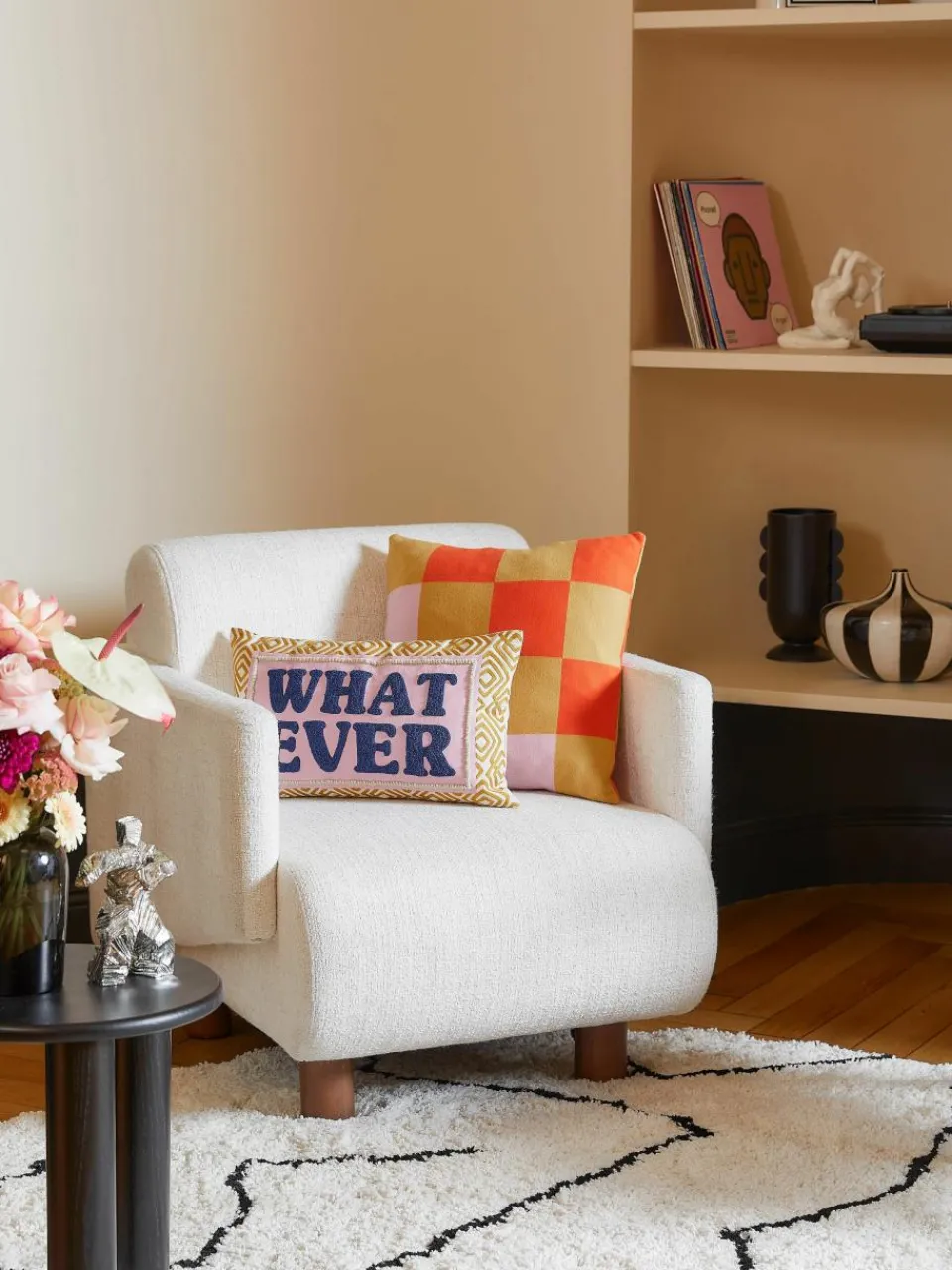 Kussenhoes Whatever met geborduurde tekst^Westwing Collection Hot